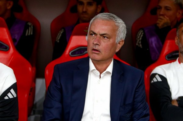 蜗牛配资 穆里尼奥：今晚只有一支球队想要赢球，当值主裁判没有个性